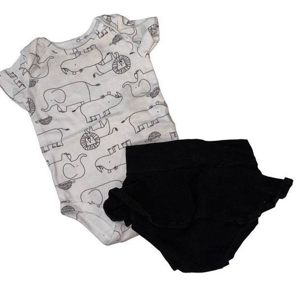 Carter's Other - Baby girls outfit size 3-6 months